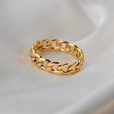 *18k gold plated stainless steel ring Currently available in 2 sizes! *US size 6 (Pandora 52, UK L - L 1/2) *US size 7 (Pandora 54, UK M 1/2 - N 1/2) Elegant Luxury Chain Ring For Formal Occasions, Cheap Gold Rings For Formal Occasions, Luxury Gold Round Chain Ring, Gold Chain Ring, Real Gold Bracelet, Boho Rings Gold, Ring Aesthetic, Beautiful Gold Rings, Chain Ring Gold