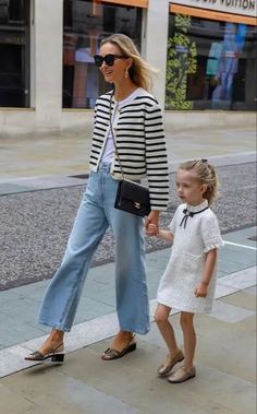 Adrette Outfits, Wide Leg Jeans Outfit, Looks Jeans, Mode Chanel, Outfit Chic, Looks Street Style, Mode Inspo, Mode Vintage