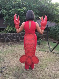 Cardboard lobster tail costume! The tail swings back and forth too! Diy Crawfish Costume, Rock Lobster Costume, Larry The Lobster Costume, Lobster Halloween Costume, Crab Costume Women, Lobster Costume Diy, Lobster Fancy Dress, Clam Costume, Crab Costume Diy