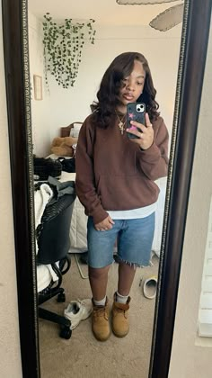 Plus Size Middle School Outfits, Horta Outfit, Plus Size School Outfits Summer, Fly Girl Outfits Summer, Tan Skirt Outfit Black Women, Baggy Clothes Outfit Black Women, Green And Gray Outfit, Fdos Outfits, Black Jorts Outfit Women’s