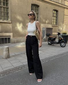 Black Linen Trousers Outfit, 1999 Outfits, Simbang Gabi, White Tops Outfit, French Inspired Fashion, Scandi Fashion, Elegant Pants, Business Casual Dress Code, Saturday Outfit