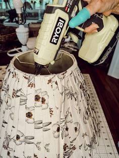 Upcycle Your Old Lampshade: Easy DIY Fabric Refresh Painting Lampshades Ideas Diy Projects, Diy Lampshade Makeover, Lampshade Redo, Media Kit Design, Lamp Shade Crafts, French Crafts, Thrift Store Makeover, Lampshade Makeover, Painting Lamp Shades