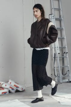 Acubi Fashion Layering, Lemaire Street Style, Sandy Liang Fall 23, Acubi Fashion Long Skirt, Lemaire Fall Winter 2023, Winter Beauty, Basic Outfits, 가을 패션, Daily Look