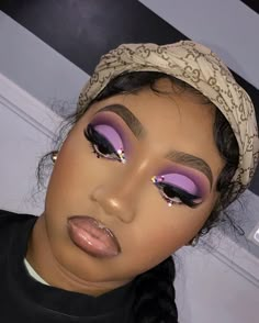 Purple Lipstick Makeup Black Women, Lavender And Gold Makeup, Pink Purple Makeup Looks, Purple And Black Makeup Looks, Purple Makeup Aesthetic, Purple Cut Crease Eyeshadow, Purple Glitter Eye Makeup, Purple And Gold Makeup, Purple Glam Makeup