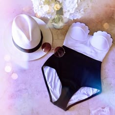 A Spoonful of Style - For the poolside. Add a good book in hand and I'm all set. Cute Bathing Suits, Summer Suits, Cute Swimsuits, Swim Suit, Passion For Fashion, Spring Summer Fashion, Bathing Suits, Summer Outfits