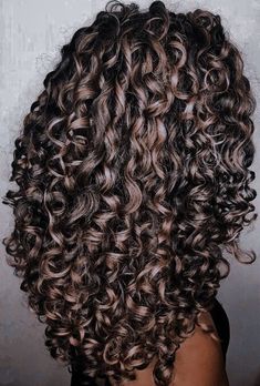 Different Types Of Perms For Long Hair, Lowlights For Black Hair, Curly Hair Lowlights, Balayage Curly Hair Natural Curls, Curly Balayage Hair, Long Layered Curly Hair, Long Curly Haircuts, Curly Hair Beauty