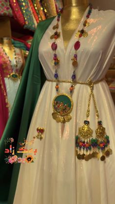 Kurdish Clothes, Full Hand Mehndi, Adobe Illustrator Graphic Design, Full Hand Mehndi Designs, Afghan Dresses, Hand Mehndi, Mehndi Designs For Hands, Modest Fashion Outfits, Gold Accessories