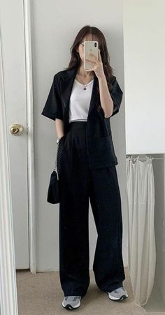 #moda#asia#fashion#estiloasiatico#ropacoreana Outfits Japan, Pakaian Hipster, Mehandi Henna, Streetwear Japanese, Army Art, 00s Mode, Japanese Minimalist, Mode Ulzzang, Fashion Japanese