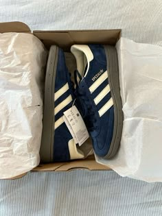 adidas handball spezial navy blue and white Navy Blue Spezial Adidas Outfit, Navy Spezial Adidas Outfit, Aesthetic Shoes Men, Navy Samba, Navy Sambas, Adidas Samba Navy, Spezial Adidas Outfit, Adidas Spezial Navy, Adidas Spezial Blue