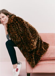 a fuzzy leopard print coat, striped top, skinny pants and Comme des Garçon sneakers Jcrew Style, Fur Clothes, Jcrew Fall, Jcrew Coat, Fashion Identity, Funky Style, Classic Coat