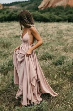 Reformation Wedding, Pink Spaghetti, Look Boho Chic, Evening Dress Long, Prom Dresses Long Pink, Mode Hippie, V Neck Prom Dresses, Estilo Hippie, Trendy Skirts