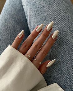 Ongles Beiges, Champagne Nails, White Chrome Nails, Milky Nails, Pearl Nails, Neutral Nails, Nature Tattoos, Chic Nails