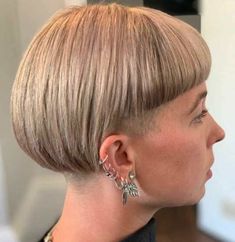 Blunt Undercut Bob Bobbed Haircuts, Modern Undercut, Undercut Bob Haircut, Shaved Bob, Bob Ideas, Undercut Bob, Asymmetrical Bob Haircuts, Short Bobs, Hair Adviser