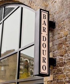 a sign on the side of a building that says bar douroro in spanish