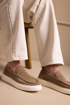 Loafer Shoes For Men Casual, Loafer Shoes For Men, African Dresses Men, Adidas Shoes Mens, Mens Summer Outfits, Italian Leather Shoes, Date Outfit Casual, Mens Casual Dress Outfits, Minimalist Shoes