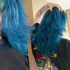 #blue #bluehaircolor #wolfcut #layeredhair Blue Wolfcut, Dyed Hair Inspiration, Face Icon, Peinados Fáciles Para Cabello Corto, Hair Color Blue, Hair Reference, Dream Hair, Hairstyles Haircuts, Layered Hair