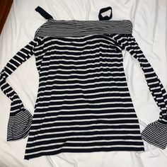 Black And White Striped Stretch Material. Off The Shoulder Design With Straps For Support. Brand New With Tags. Striped Stretch Tops For Work, Stretch Striped Tops For Work, Loose Clothes, Off The Shoulder Shirt, Floral Long Sleeve Shirt, Metallic Blouses, Black Knit Top, Sublimation Ideas, Black Lace Blouse