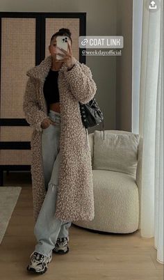 Coat Outfit Ideas For Women, Outfits Ideas For School, Winter Style Ideas, Winter Coat Outfit, Cute Outfits Ideas, Coat Outfit Ideas, Winter Coat Outfits, Trending Ideas, Outfit Ideas For Women