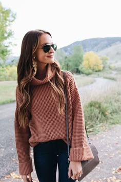 lauren sims free people sweater Casual Dress Attire, Winter Fashion Outfits Dressy, Winter Mode Outfits, Colorado Fall, Pullover Outfit, Stylish Sweaters, Cute Fall Outfits, Mode Inspo, Fall Foliage