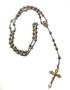 Wow!! How cool is this vintage piece! This is an amazing Italian made rosary that would look stunning on anyone. This rosary is made of metal and is a great gift idea for a baptism, communion or a wedding. This absolutely incredible rosary is gold-toned and has a depiction of both the Virgin Mary and a Crucifix. Get this rosary fo ryourself or for someone in your life who loves vintage pieces! Very unique piece to add to your vintage collection❤ Stamped Made in Italy. Length: 20 in (51 cm) US SH Vintage Silver Handmade Rosary, Handmade Vintage Silver Rosary, Handmade Silver Vintage Rosary, Vintage Gold Rosary With Crucifix, Vintage Rosary, Cross Jewelry Necklace, Gold Rosary, Catholic Jewelry, Gifts Vintage