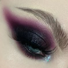 Black And Lavender Makeup, Purple Black Smokey Eye, Dark Purple Smokey Eye Makeup, Dark Purple Makeup Ideas, Purple Makeup Goth, Purple Vampire Makeup, Black And Purple Makeup Looks, Purple And Black Makeup Looks, Dark Purple Prom Makeup