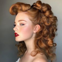 40 Pin Up Hairstyles for Vintage Enthusiasts - My Blog Pin Up Girl Hairstyles For Long Hair, Saloon Girl Hairstyles, Vintage Curly Hairstyles, 50's Hairstyles, Lobotomy Core, Hair Necessities, Pin Up Hairstyles, Pretty Redheads, Retro Ponytail