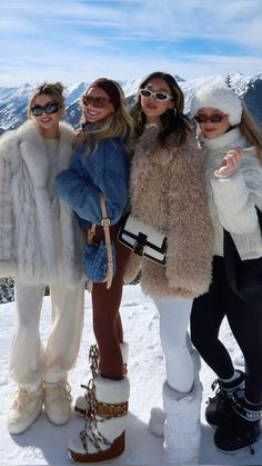 Ski Outfit Womens, Winter Mountain Trip Outfits, Fits For Snow, Utah Snow Outfits, Winter 25 Outfits, Old Money Ski Outfit, Aspen Outfit Aesthetic, Aspen Aesthetic Outfit, Alps Winter Outfit