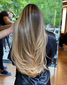 Ash Blonde Hair Balayage, Summer Blonde Hair, Highlights Curly Hair, Blond Balayage, Brown Hair Inspo, Brunette Hair With Highlights, Gorgeous Hair Color