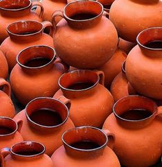 many clay pots are lined up on the ground and ready to be used as vases