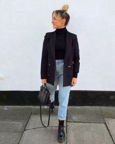 Cute Casual All Black Outfit, Freya Killin, Combat Boot Outfit, Dog Drawings, Chic Clothing Style, Blazer Zara, Zara Boots, Outfit Jeans