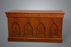 a wooden cremation with the words lincoln remembrance of me carved into it's sides