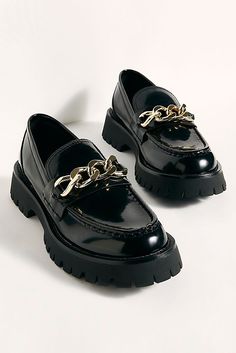 Chunky Loafer, Stile Hijab, Closet Wishlist, Dr Shoes, Chunky Loafers, Girly Shoes, Black Loafers