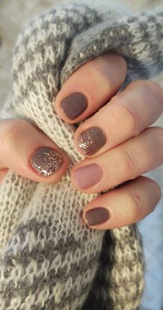 Gold Gel Nails, Feather Nails, November Nails, Sassy Nails, Glitter Gel Nails, Simple Gel Nails, Cute Gel Nails, Nails Only, Shellac Nails