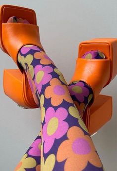 Look Grunge, 일본 패션, Mary Quant, Dr Shoes, 70s Inspired Fashion, Funky Shoes, Aesthetic Shoes, 70s Inspired