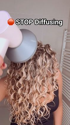 Want to know my favorite styling technique?⤵️⁣⁣ ⁣⁣ It’s for me the Smasters! ⁣⁣ It’s basically adding extra product with wet hands when… | Instagram Puffy Curly Hair Hairstyles, Products For Short Curly Hair, Applying Product To Curly Hair, How To Make Hair Curly, Curly Hair Volume Hacks, Curl Techniques Naturally Curly, Curly Hair Routine For Volume, Curly Hair Guide, How To Reduce Volume In Curly Hair