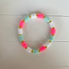 Diy Preppy Jewelry, Fun Clay Bead Bracelet Ideas, Cute Preppy Bracelet Ideas, Clay Brackets Ideas, Things To Make With Clay Beads, Bracket Making Ideas, Aesthetic Bracelets Ideas, Cute Clay Bead Ideas