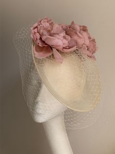 Ivory saucer disc hat This amazing ivory saucer disc hat is made from ivory colour sinamay fabric. On the side are sitting dusky pink colour flowers and ivory netting. The hat has a black fabric-covered headband to which I attached a comb so the hat will sit steadily on your hair. Ivory saucer disc hat will be an amazing accessory to compliment your outfit. It will fit the average head size. You can wear this amazing hat at the wedding, Christening, Royal Ascot races, and any other special occas Dusky Pink Wedding, Fascinator Hats Outfit, Wedding Hats For Guests, Mother Of The Bride Hats, Ivory Fascinator, Fascinator Hats Wedding, Sinamay Fabric, Royal Ascot Hats, Occasion Hats