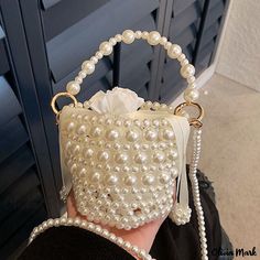 Olivia Mark - Chic Everyday Pearl Weave Handbags Pearl Clutch Bag, Hand Beaded Bag, Hot Handbags, Diy Bags Patterns, Woven Handbags, Pearl Bag, Novelty Bags, Fancy Bags, Beaded Handbag