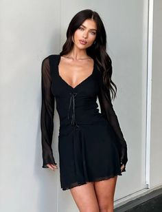 Olivia Grivas, Dark Fits, Slytherin Girl, Ideal Aesthetic, Black Long Sleeve Mini Dress, Fresh Fashion, Eve Dresses, Dr Wardrobe, Water Dog