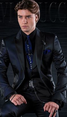 Groom Outfit Inspiration, Formal Casual Outfits, Dark Blue Suit, Middle Eastern Fashion, Men's Formal Style, Dress Suits For Men, Stylish Men Casual, Hotel Transylvania, Men Stylish Dress