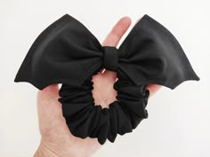 Womens Halloween Accessories, Halloween Hair Accessories Diy, Ghoul Ideas, Halloween Scrunchies, Black Bow Hair, Couture Halloween, Halloween Hair Accessories, Autumn Hair Accessories, Bow Hair Tie