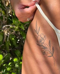 Ephemeral Tattoo, Tato Minimal, Hip Tattoos Women, Petite Tattoos, Classy Tattoos, Subtle Tattoos