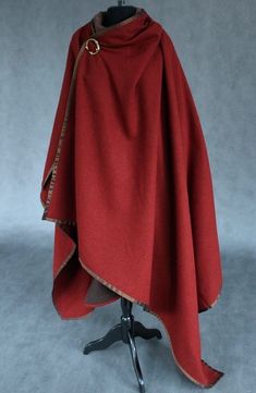 Cloak Designs, Viking Cloak, Viking Clothes, Middle Ages Clothing, Medieval Outfit, Medieval Clothes, Viking Clothing