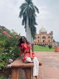 Indian Aesthetic Outfit Casual, Delhi Outfit Ideas, Udaipur Aesthetic Outfits, Indian College Aesthetic, Udaipur Outfit Ideas, Indian Outfit Aesthetic, Indian Aesthetic Girl, Poses In Traditional Outfit, Desi College Outfits