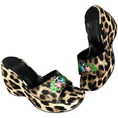 Never worn vintage 90s MOSCHINO Cheap & Chic leopard print slide wedges! Features an allover leopard print, with embroidered flowers. Comfortable, yet super stylish! Platform sole makes walking in these sandals easy! Can easily be dressed up or down. Great with jeans, shorts, a dress, skirt. Also chic with swimwear. In great, appears unworn, condition. The label has some wear, likely from trying on and age). Soles are perfect, and size sticker is still present. Made in Italy. Marked Size EU 36 U Chic Shift Dresses, Leopard Flower, Vintage Moschino, Black White Blazer, Moschino Cheap And Chic, Couture Vintage, Black Skinnies, Embroidered Flowers, New Vintage