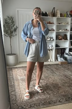 Linen Trouser Shorts, Linen Shorts Outfit Midsize, Baggy Linen Shorts Outfit, Linen Shorts Outfit Fall, Tan Linen Shorts Outfit Summer, Casual Linen Shorts Outfit, Summer Outfits Linen Shorts, Pull On Shorts Outfit, Line Shorts Outfit