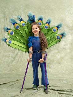 peacock-halloween-diy-costume-girl-15dklo6paM6AoFbCPx33nG Easy Animal Costumes, Diy Animal Costumes, Animal Costumes For Adults, Boys Halloween Costumes Diy, Animal Costumes For Kids, Halloween Costumes You Can Make, Peacock Crafts, Costumes For Adults