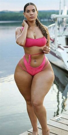 Pin på thick white girls/pawgs Curvy Girl Outfits, A Woman, Blonde, Pink