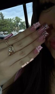 Cute Medium Nails Ideas, Latinas Nails, Latina Short Nails, Pink Dior Nails, Square Nails With Charms, Nails Acrylic Latina, Cute Medium Length Nails, Nails Latina, Latina Nails