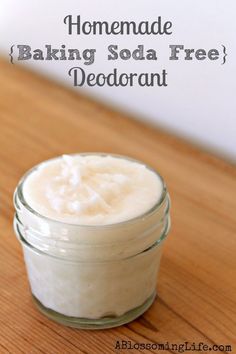 Baking soda Free deodorant - easy baking soda free deodorant for sensitive skin. #homemadedeodorant #deodorant #ablossominglife #naturalskincare Homemade Baking Soda, Baking Soda Free Deodorant, Baking Soda Shampoo Recipe, Baking Soda For Hair, Deodorant Recipes, Baking Soda Benefits, Baking Soda Water, Diy Deodorant, Homemade Soda